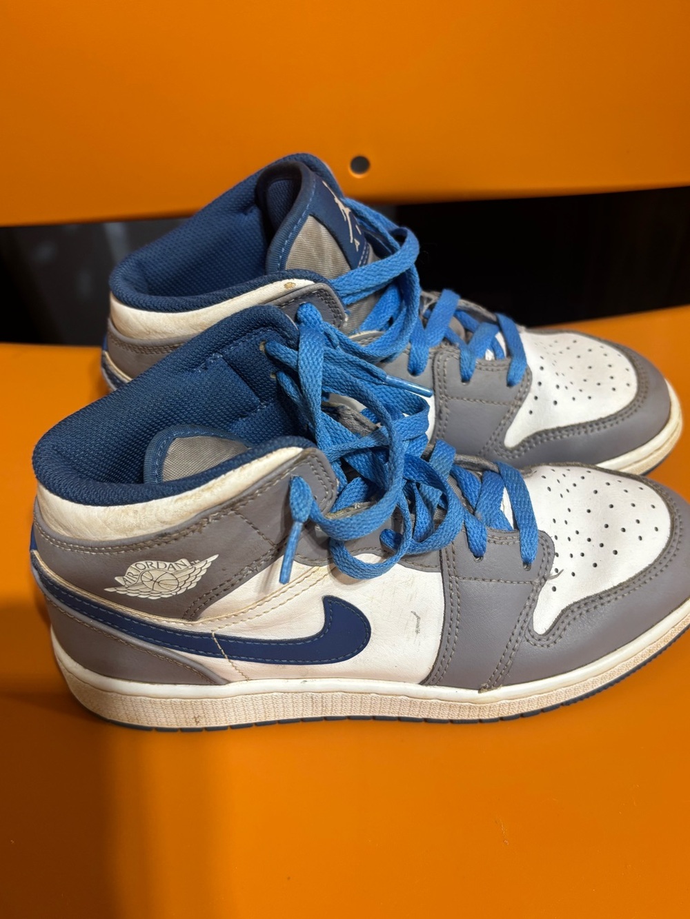 Nike Air Jordan 1 Mid GS Youth 5Y White Gray Blue High Top Sneakers DQ8423-014 - Picture 7 of 7